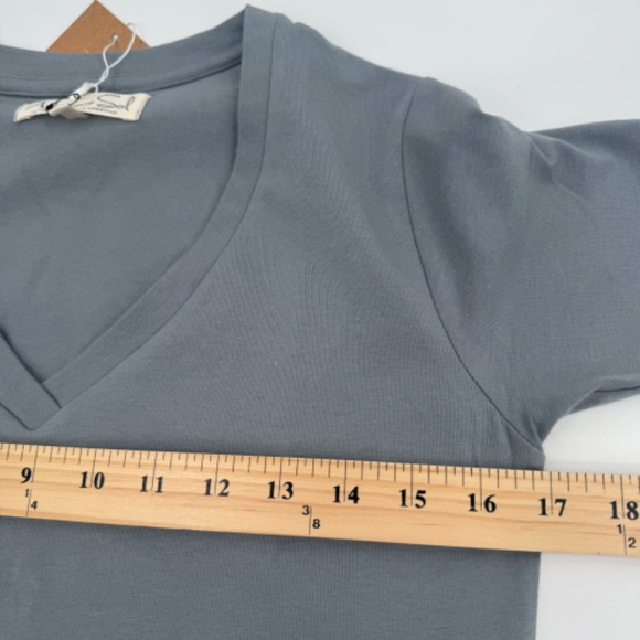 Niyama Sol Gray Short Sleeve Tee - Picture 8 of 9